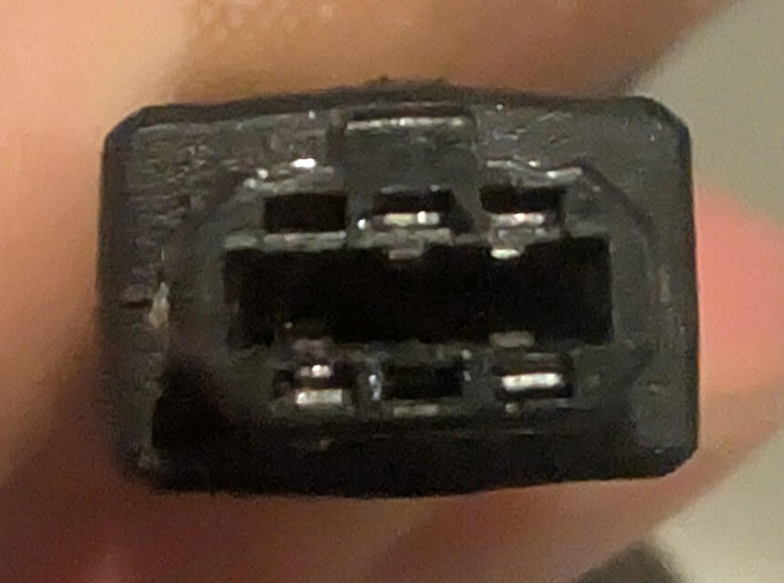 Reassembled GBA link plug with contacts in positions 2, 3, 5, and 6
